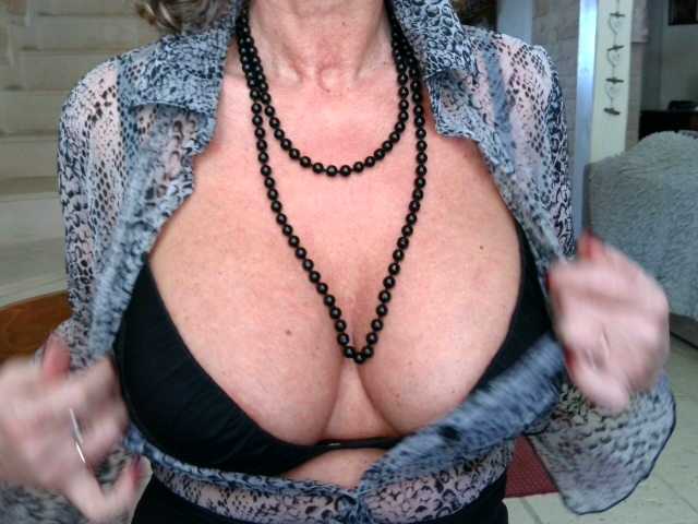 Fotoğraflar -PimentRouge- Vraie francaise a grosse poitrine ,privé cam to cam hum Real French woman with big breasts, private cam to cam hum, for very sex adventures , tip if you like
