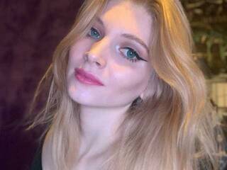 Erotik görüntülü sohbet Adalinda