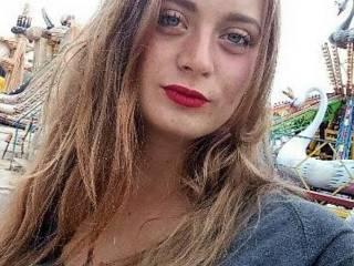 Erotik görüntülü sohbet adellin