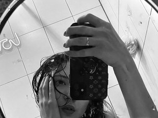 Erotik görüntülü sohbet Adri-curly