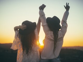 Erotik görüntülü sohbet AgathaAndAmber