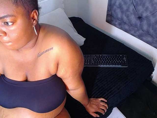 Fotoğraflar aisha-ebony I am a Black Goddess and Black Goddess Supremacy is my game. Submissive males bow down to me, whip out their cock, and punish themselves @total