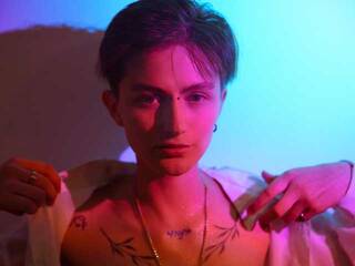 Erotik görüntülü sohbet AkiroFukui