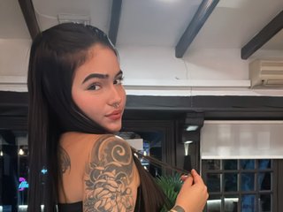 Erotik görüntülü sohbet AlanaFord