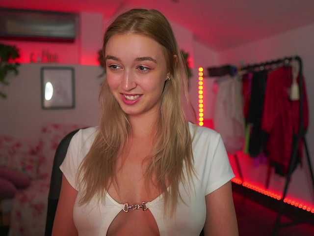 Fotoğraflar AlexisTexas18 Hi! I am Alexis 19 yrs old teen, with perfect ass, nice tits and very hot sexy dance moves! Lets have fun with me! Water on my white T-shirt at goal!