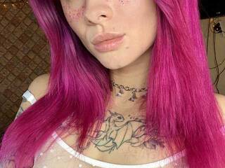 Erotik görüntülü sohbet Alice-Yui