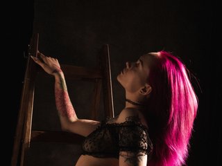 Erotik görüntülü sohbet Alice-Yui