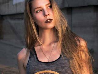 Erotik görüntülü sohbet AliceSmile