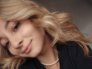 Erotik görüntülü sohbet BlondeAlien