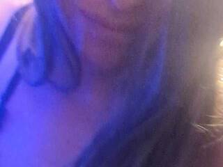 Erotik görüntülü sohbet Alikatyx