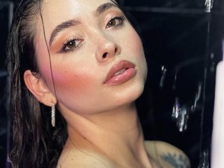 Erotik görüntülü sohbet AlinaKravitz