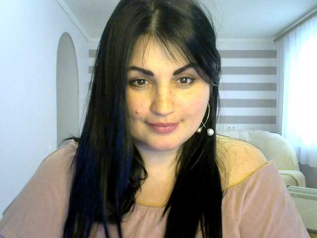 Fotoğraflar AlinaVesko I am non nude =)I DO NOT MAKE SHOWS IN MY ROOM IS CHAT ONLY