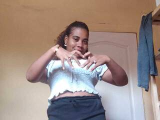 Erotik görüntülü sohbet AlineEdena