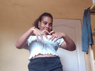 Erotik görüntülü sohbet AlineEdena