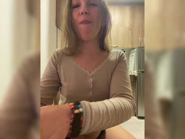 Fotoğraflar Alisasqrl Hi! Ntmu! Let’s chat ;)See my photos- ask for password in pm