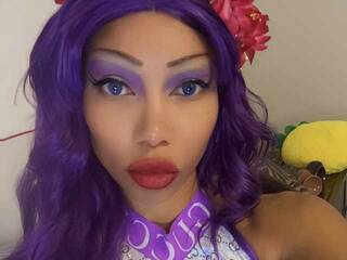 Erotik görüntülü sohbet AllaStrange