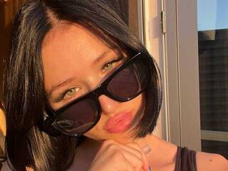 Erotik görüntülü sohbet Ally-nin