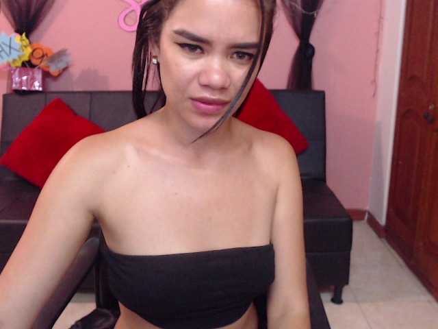 Fotoğraflar AmberFerrer Hi guys, want to see my bathroom show? We are going to have fun a little, embarking on my face and whatever you want #teen #bigass #latina #bigboobs #feet