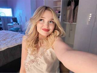 Erotik görüntülü sohbet AmelyaJeff