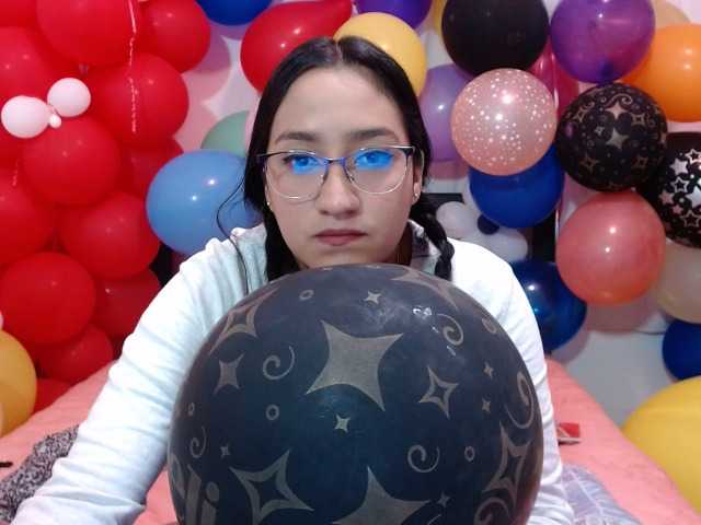 Fotoğraflar Andreacute Hello guys welcome to my room, let's play with my balloons, I'm a looner, I have a hairy pussy, #balloons #bush #hairy #control lush or domi