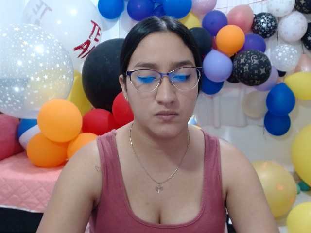 Fotoğraflar Andreacute Hello guys welcome to my room, let's play with my balloons, I'm a looner, I have a hairy pussy, #balloons #bush #hairy #control lush or domi