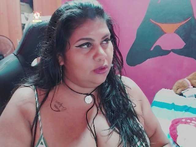 Fotoğraflar andreeina25 #bbw #squirt #latina #bigboobs #bigass Hi guys, welcome to my room,