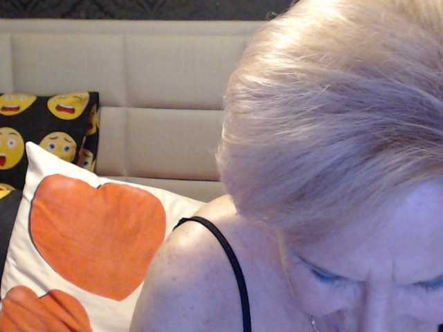 Fotoğraflar ANGELGRANNY welcom guys..pm..50 tk..pussy or ass..100..tits or feet..50..let s have fun
