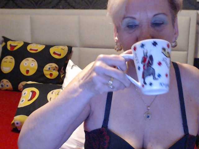 Fotoğraflar ANGELGRANNY welcom guys..pm..50 tk..pussy or ass..100..tits or feet..50..let s have fun