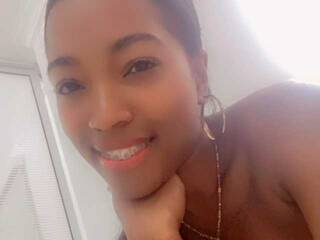 Erotik görüntülü sohbet Angelinnasexy