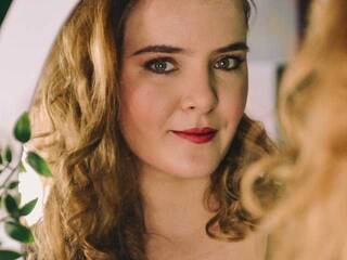 Erotik görüntülü sohbet AngelRouje