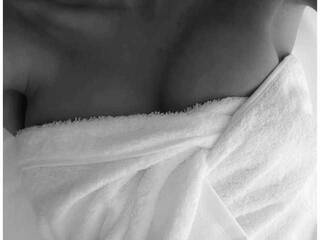 Erotik görüntülü sohbet Angie-Delores