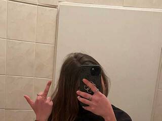 Erotik görüntülü sohbet anirie_findom