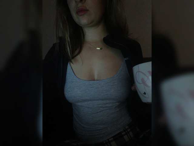 Fotoğraflar AnnaAnanas 500 tokens squeezing my chest