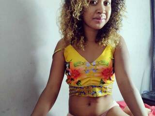 Erotik görüntülü sohbet AnnahRise