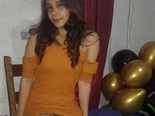 Erotik görüntülü sohbet AnnieBarely