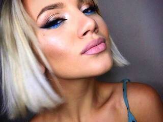 Erotik görüntülü sohbet AprilJuicy