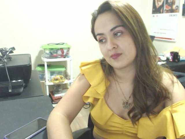 Fotoğraflar ArianaMoore I am in the office shh #office #latina #lovense