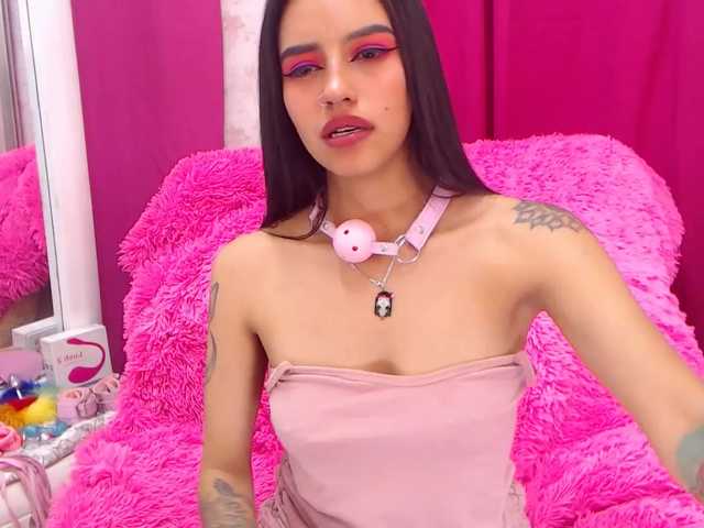 Fotoğraflar ArianaMoreno ♥ Just because today is Friday, I will give you the control of my lush for 10 minutes for 200 tokens ♥ ♥ Just because today is Friday, I will give you the control of my lush for 10 minutes for 200 tokens ♥