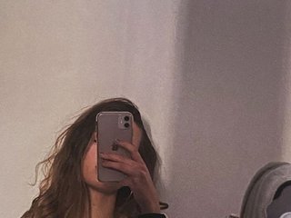 Erotik görüntülü sohbet AriellaFerr00