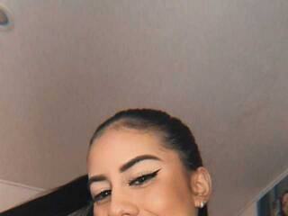 Erotik görüntülü sohbet AriWeet