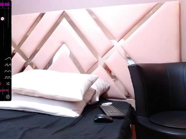 Yayın ekran görüntüleri AshleyGrant1