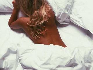 Erotik görüntülü sohbet AstridJones