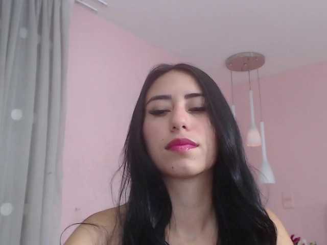 Fotoğraflar AuroraConnor I can be your submissive girl, My naked and juicy tits full of cream , while I suck my fingers and rub my wet pantys! 197 tokens to reach my show!!