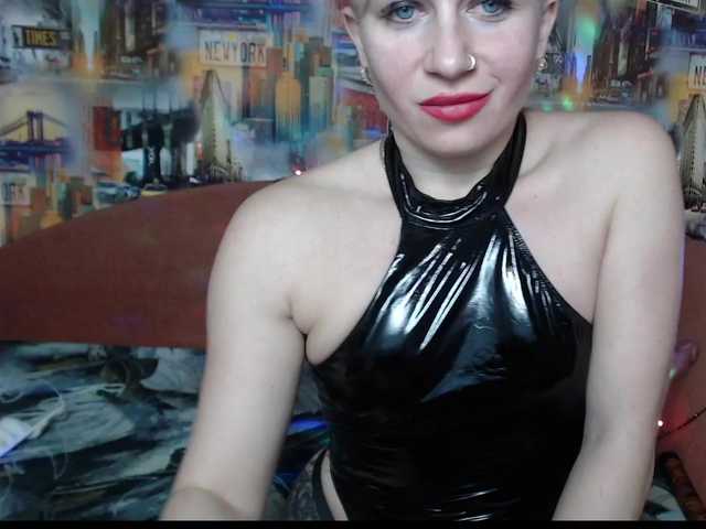 Yayın ekran görüntüleri Bella--strong