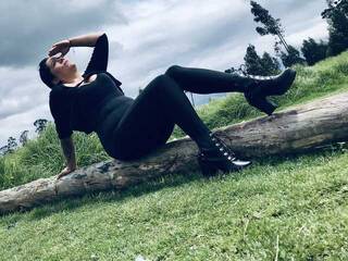 Erotik görüntülü sohbet bella-devil