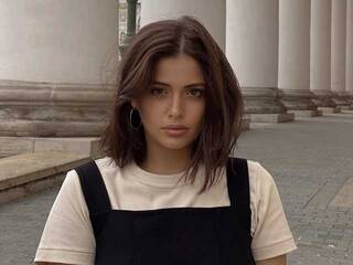 Erotik görüntülü sohbet BellaRoper