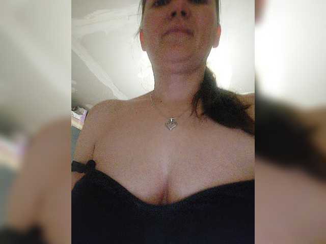 Fotoğraflar Bellashow Breasts....70 tokensPussy....150 tokensInserted dildo in pussy.....400 tokensFully undressed..... 200 tokensHi guys a little help if you like me so i can finish renovating my house .....5000 tokens Thanks i kiss you