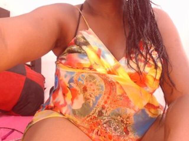 Yayın ekran görüntüleri BigBustyBlack