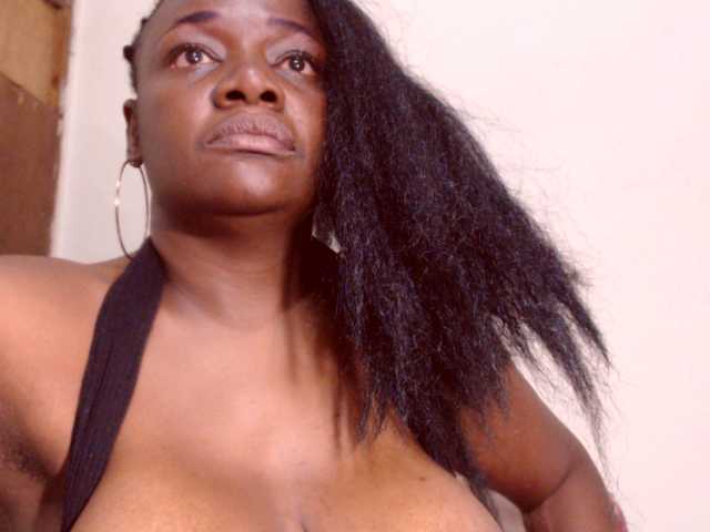 Yayın ekran görüntüleri BigBustyBlack