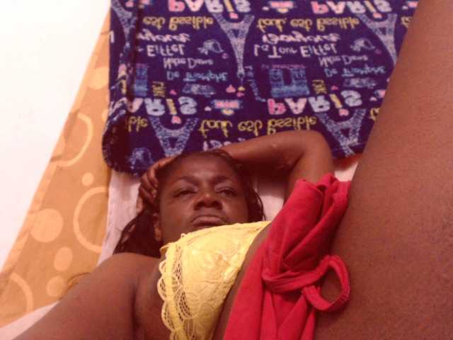 Yayın ekran görüntüleri BigBustyBlack